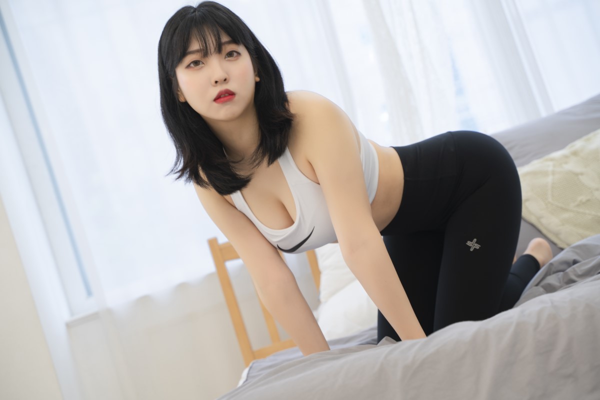 ROGLE Song Hana 송하나 Leggings 0003 8429180582.jpg