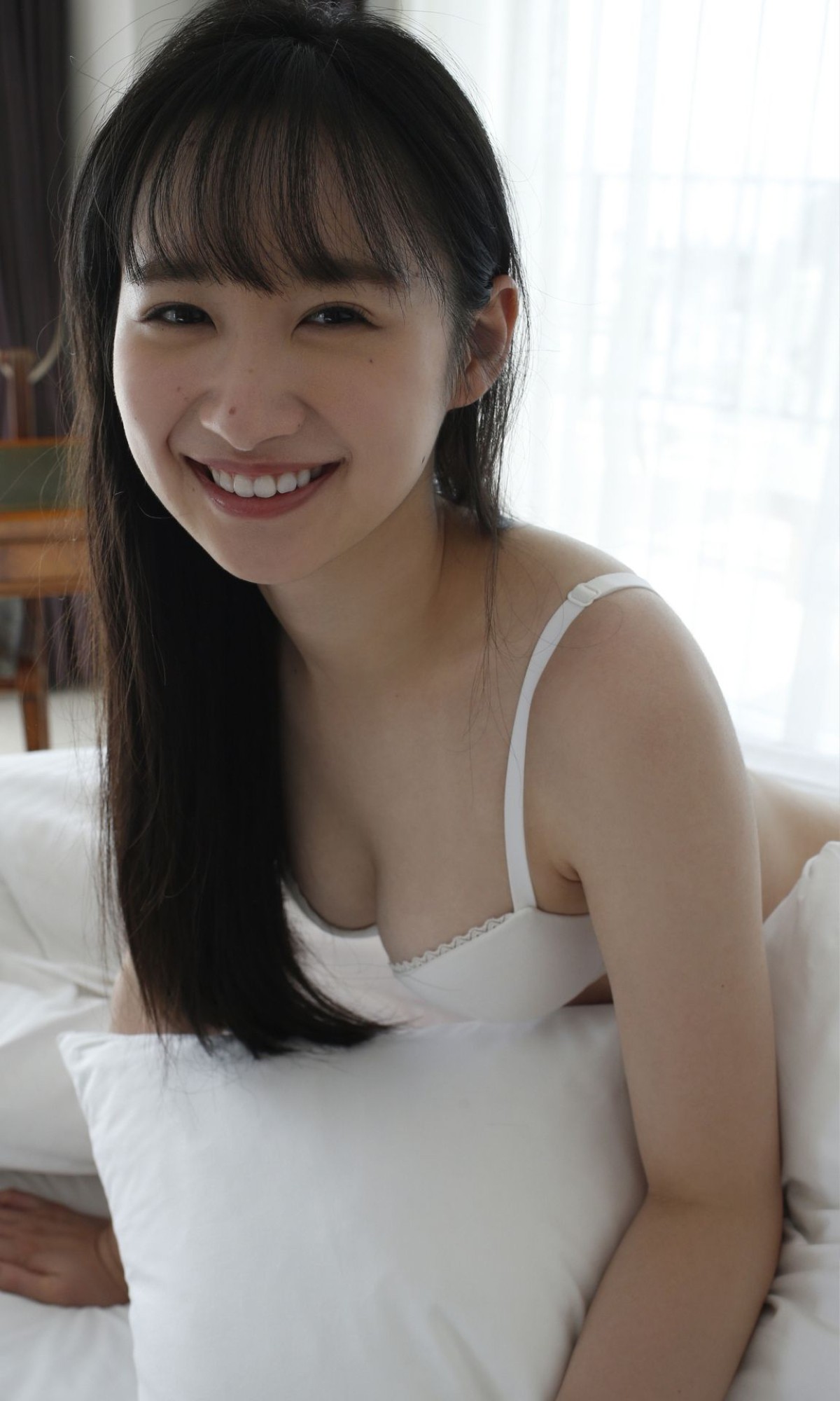 Weekly Photobook Yui Tsuji 辻優衣 Living In Oita Prefecture A Leisurely Girl 0018 7804517900.jpg