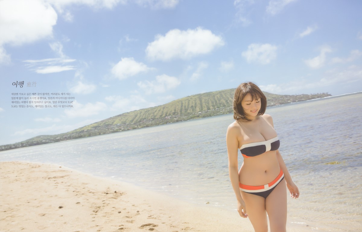 Photobook 2017 11 02 Ai Shinozaki 篠崎愛 Mugen A 0069 5193598256.jpg