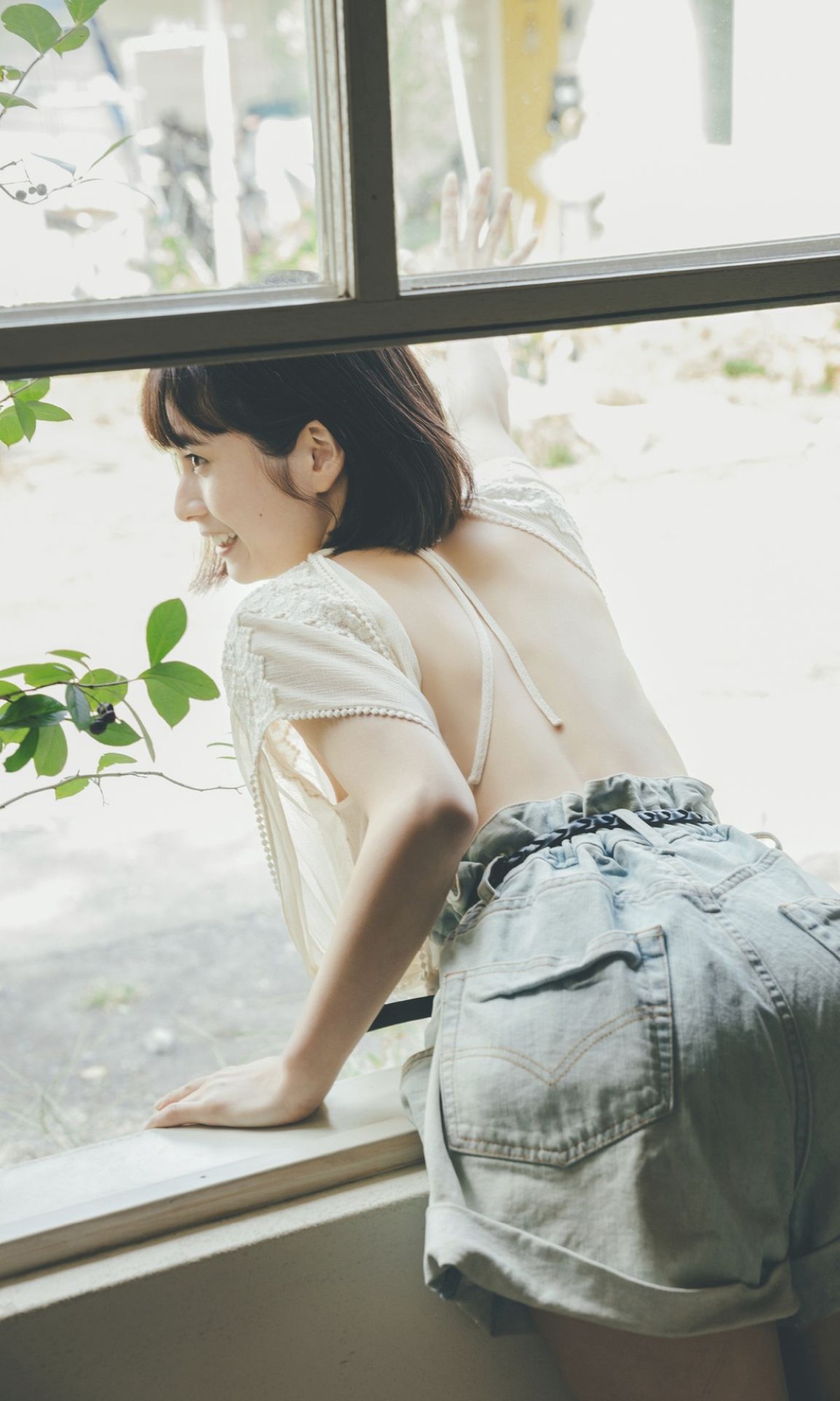 Weekly Photobook Sakurako Okubo 大久保桜子 Dearest 0004 6240426280.jpg