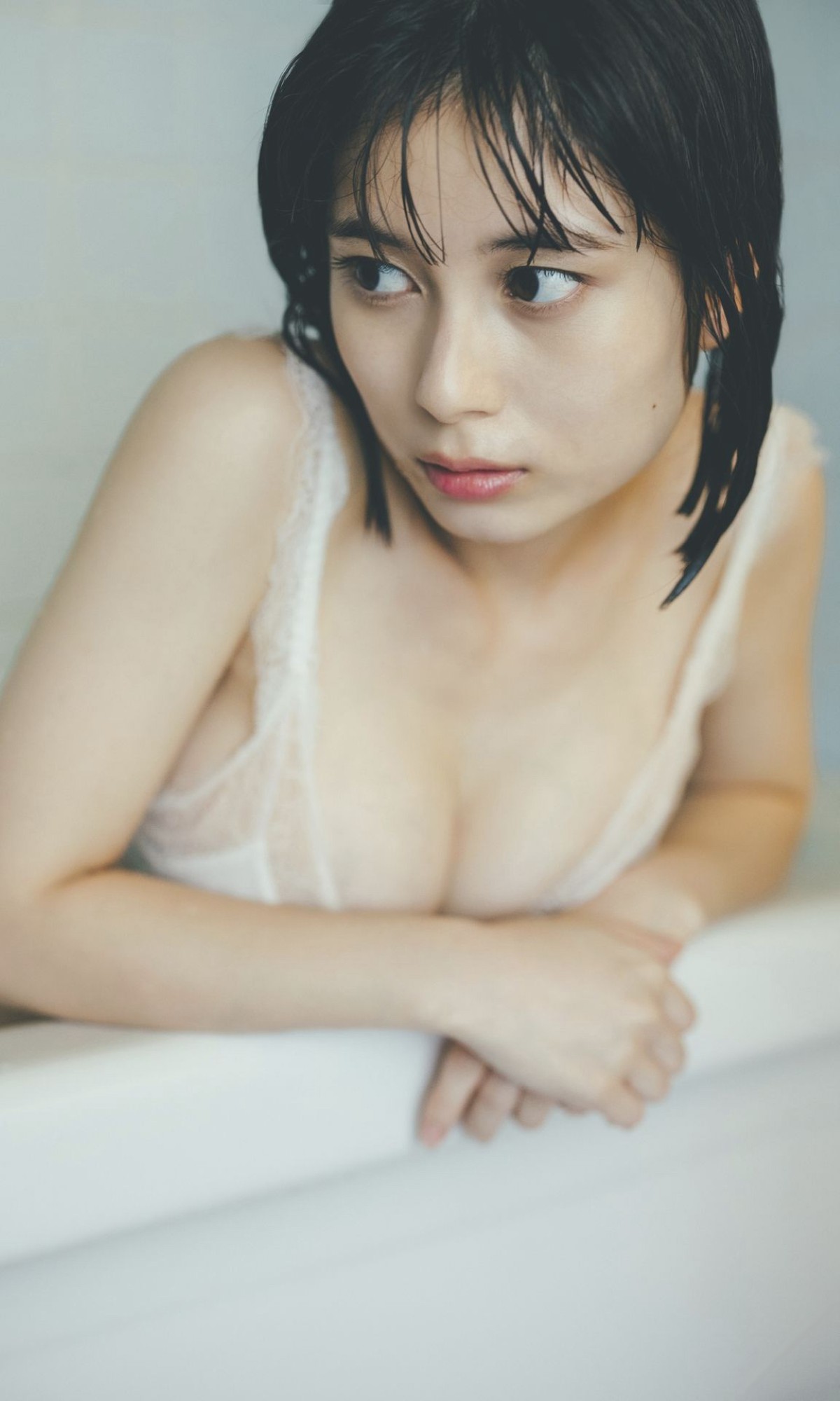 Weekly Photobook Sakurako Okubo 大久保桜子 Dearest 0083 6302137366.jpg