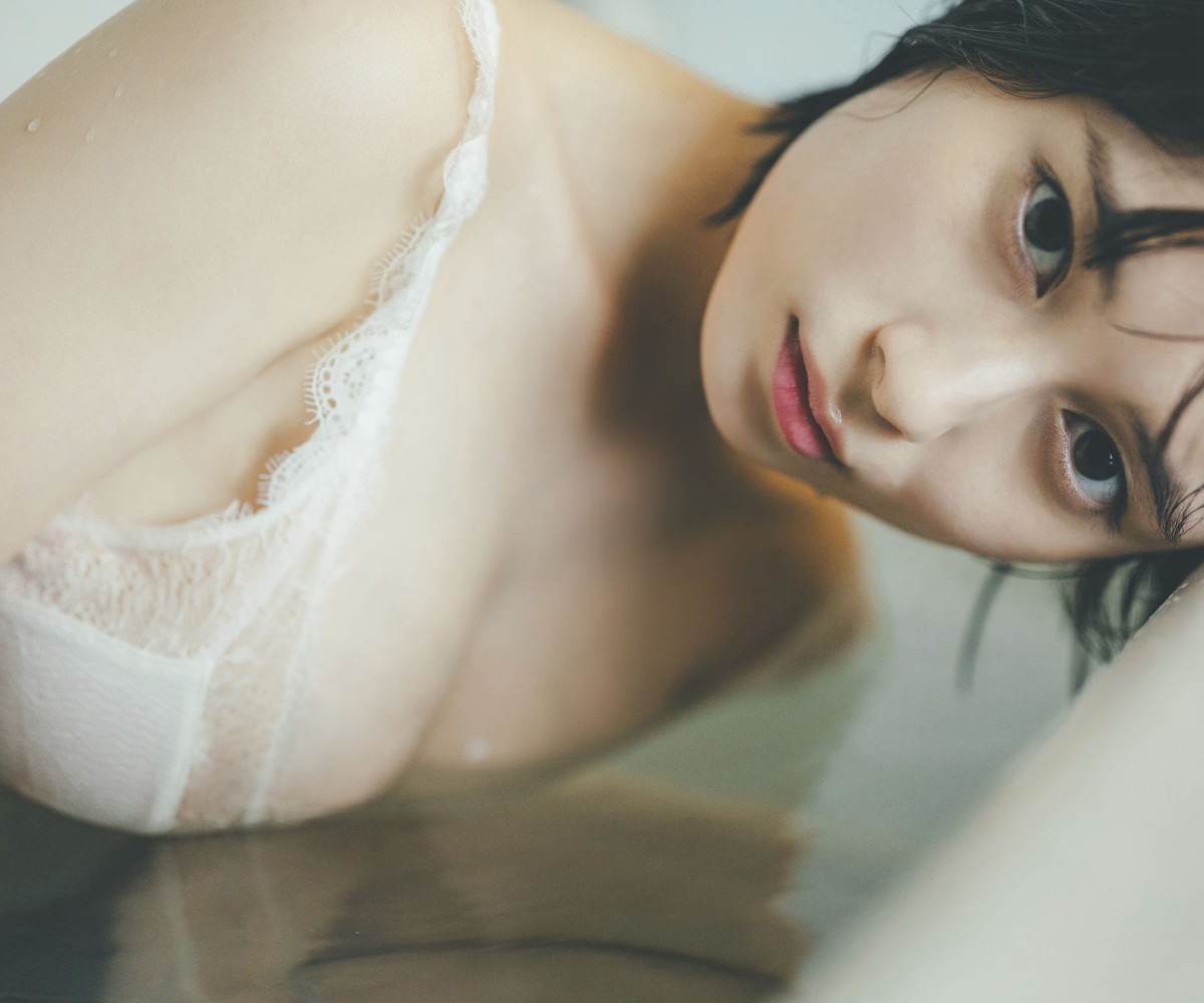 Weekly Photobook Sakurako Okubo 大久保桜子 Dearest 0084 7927249114.jpg