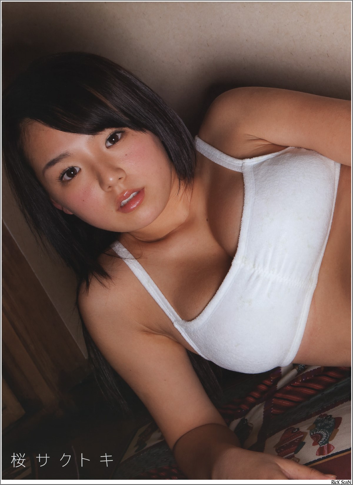 Photobook Ai Shinozaki 篠崎愛 Sakura Saku Toki 0001 2155043515.jpg