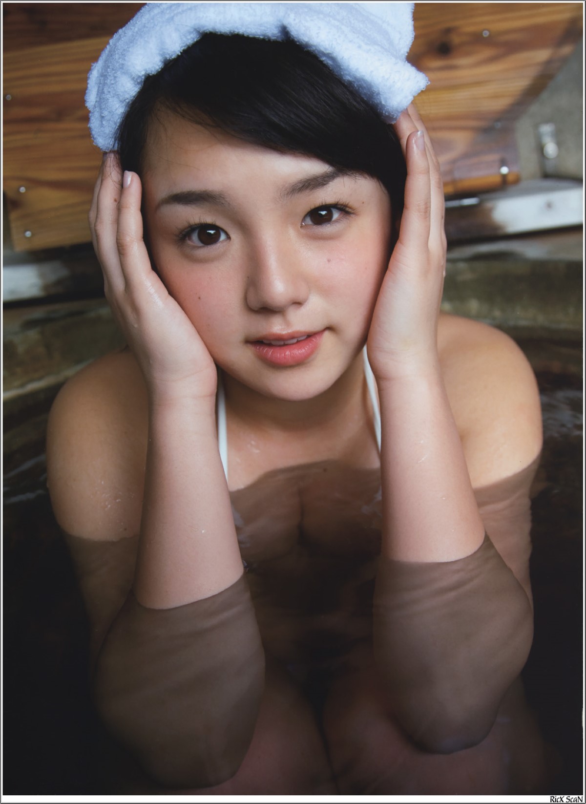 Photobook Ai Shinozaki 篠崎愛 Sakura Saku Toki 0063 9593315710.jpg