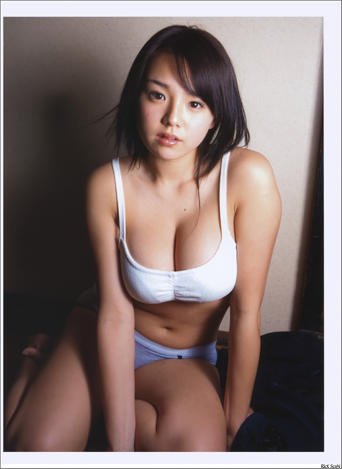 Photobook Ai Shinozaki 篠崎愛 Sakura Saku Toki 0069 5553066608.jpg