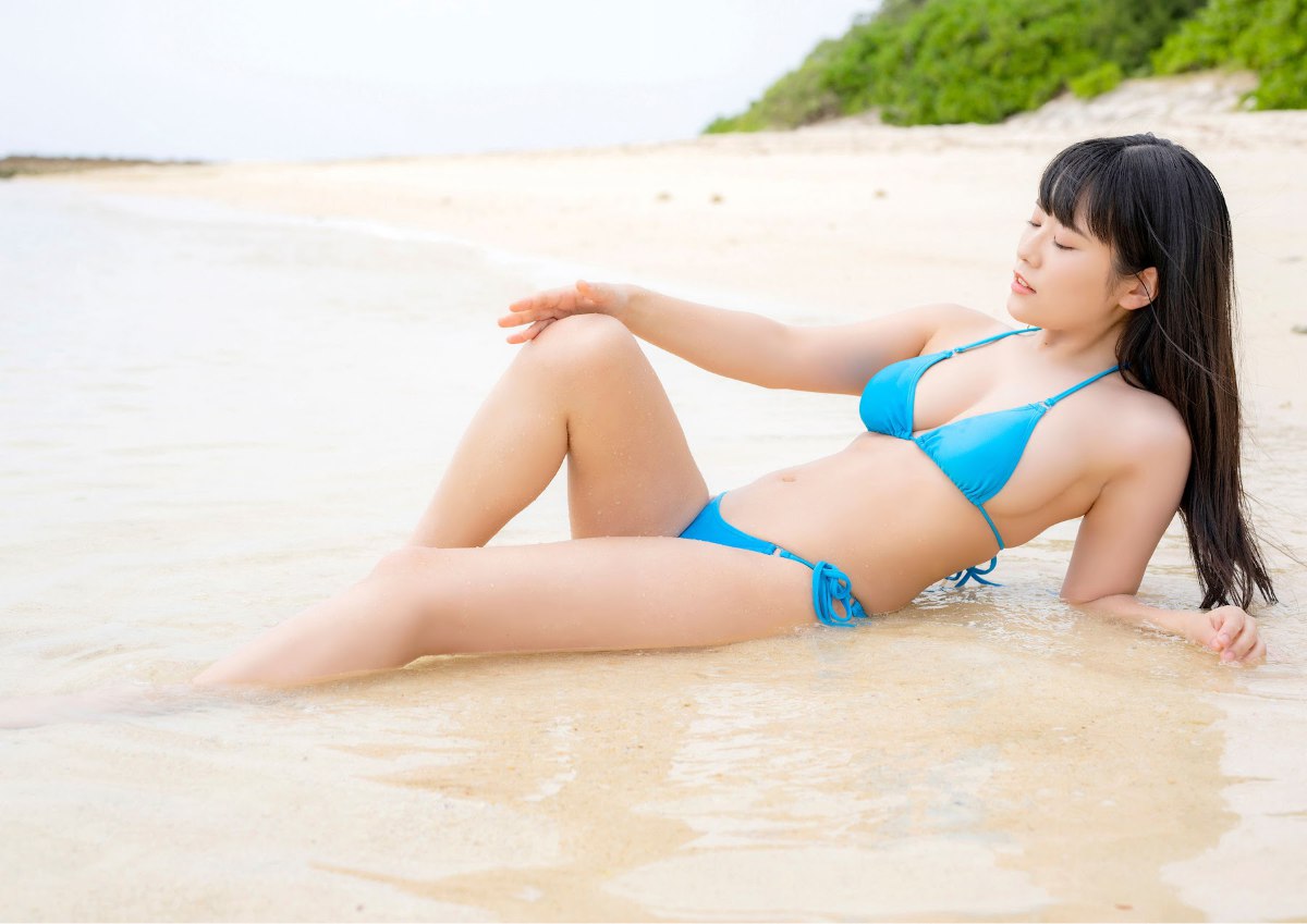 Young Champion Photobook Umi Shinonome 東雲うみ Really Provocation 0011 2962232724.jpg