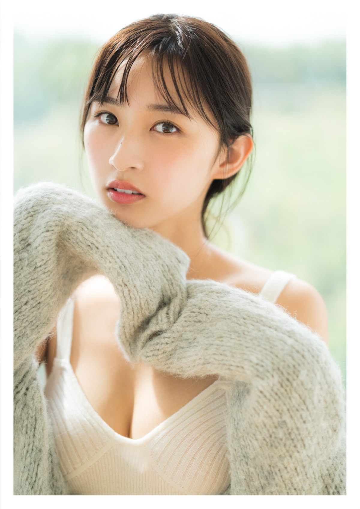 YJ Photobook 2022 11 17 Hinata Matsumoto 松本日向 The Dream Goes On 0003 5537735128.jpg