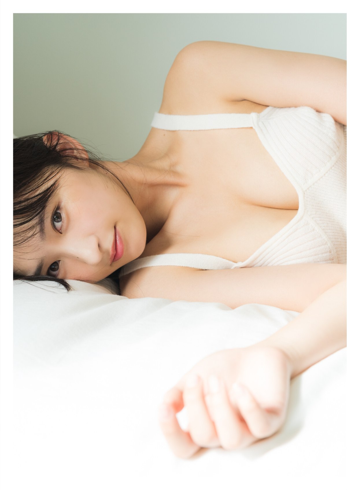 YJ Photobook 2022 11 17 Hinata Matsumoto 松本日向 The Dream Goes On 0010 9450298043.jpg