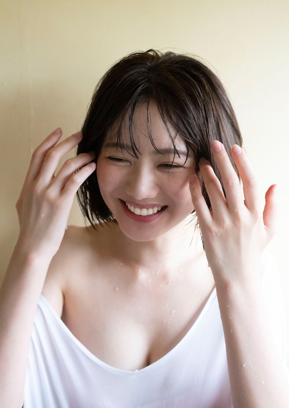 YJ Photobook 2022 10 22 Ikechan いけちゃん Mote Asobu 0038 7329500290.jpg